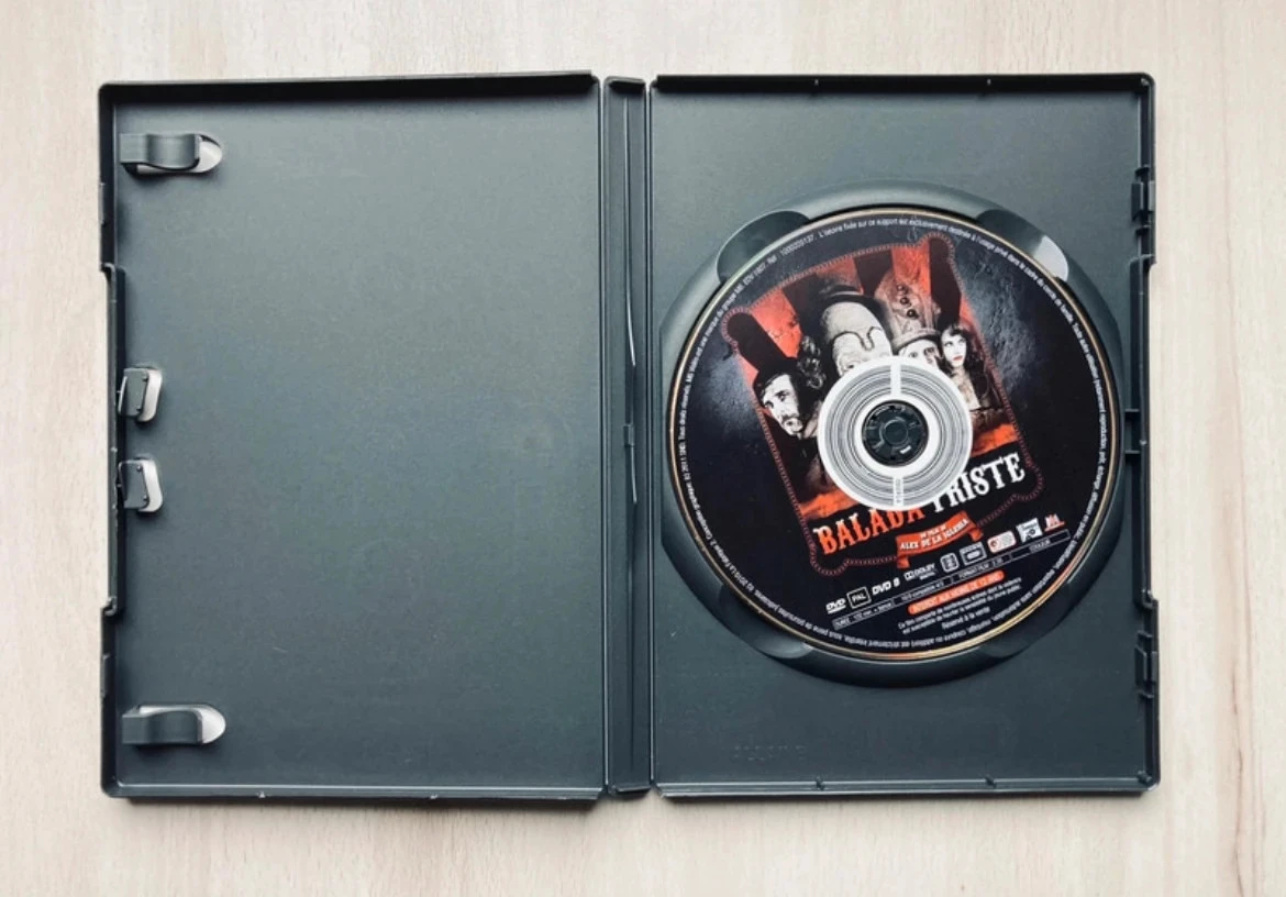 DVD Balada Triste van Alex de la Iglesia. – photo 2